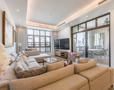 Luxury 2.5-Bedroom Apartment with Private Pool in Downtown Dubai